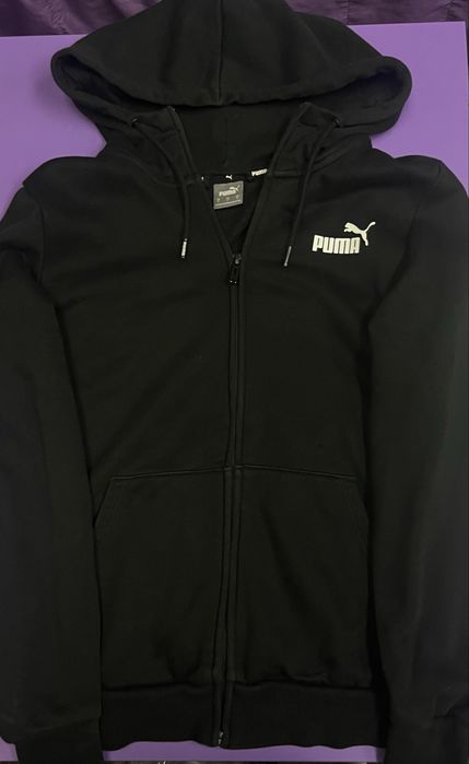 Дамски спортен екип от долнище и горнище на Puma.