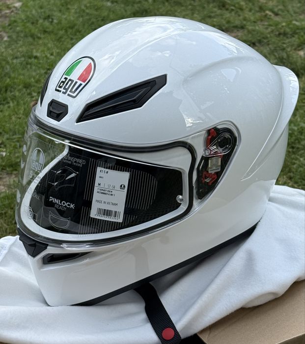 нова каска AGV K1 S размер M цвят бял