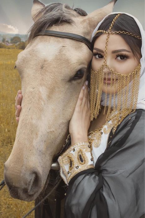 Продам  арабскую бургу украшение  для лица.