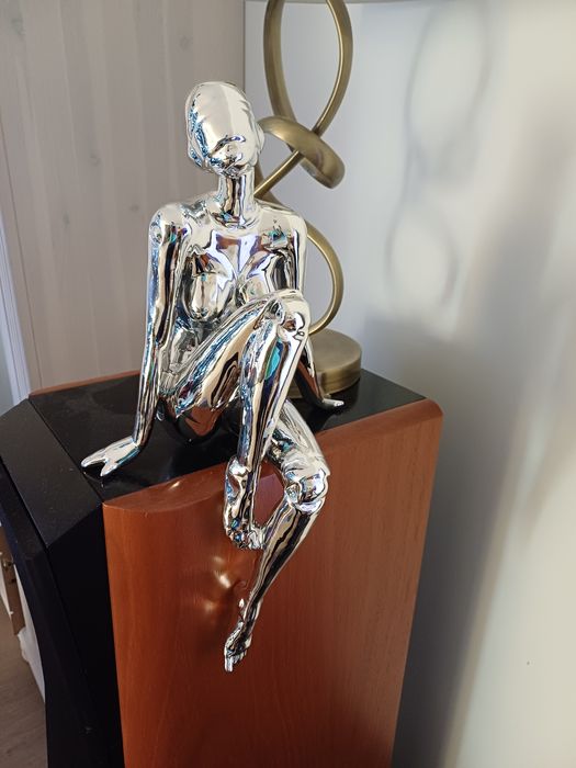 Statueta după Sorayama