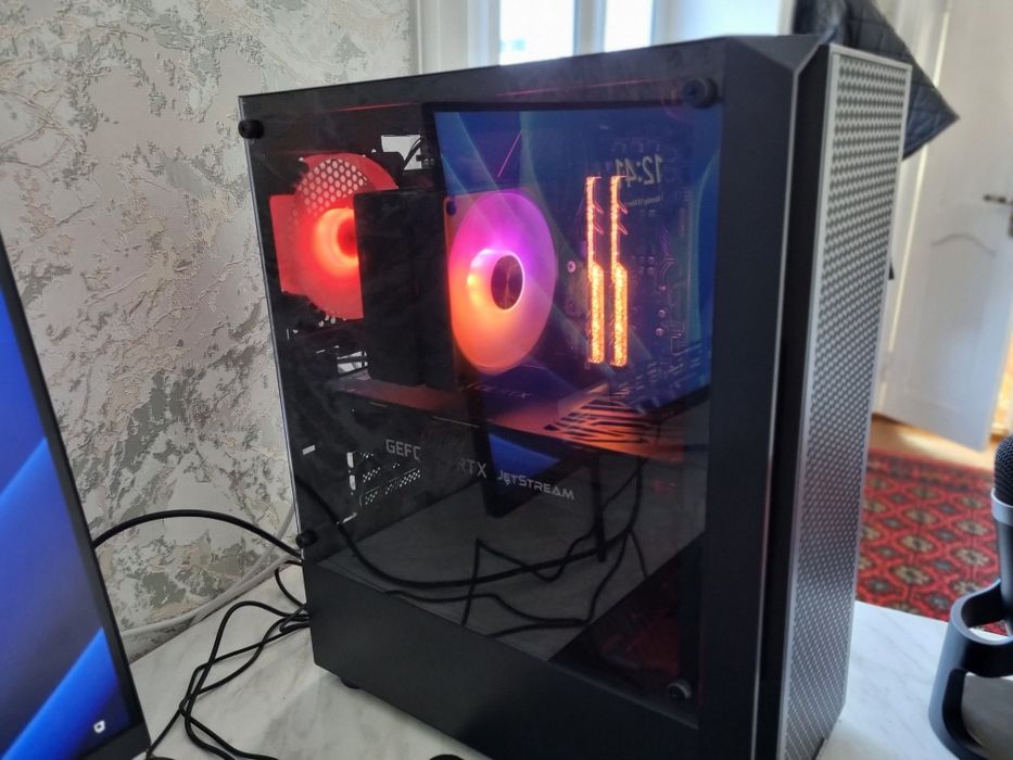 Komplekt kompyuter sotiladi xolati yangidek Gamerlar uchun