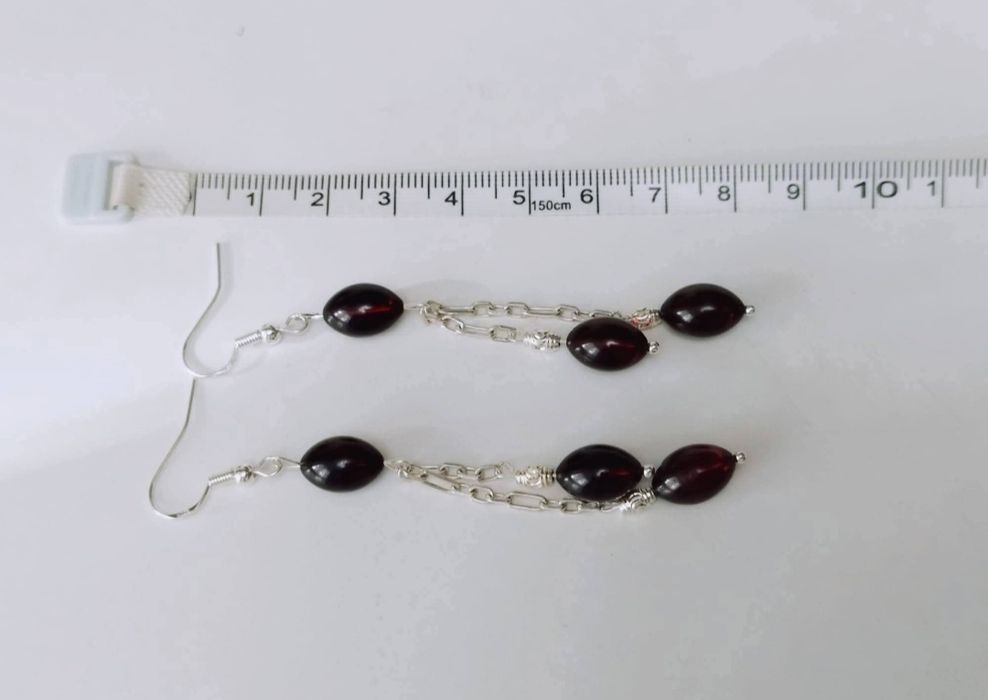 Vechi cercei lungi argint 925, cu picaturi de chihlimbar presat de culoare rosu cherry, stil maslina
