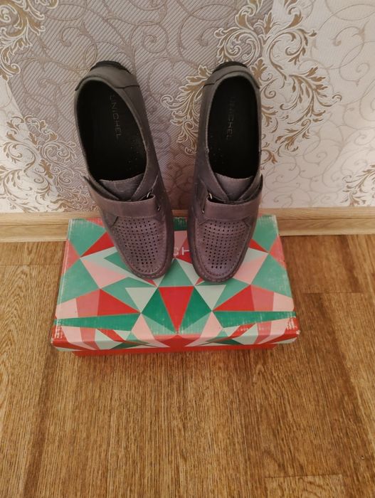 Продам туфли школьные