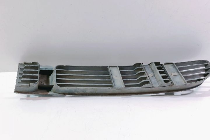 Grila dreapta 3B0853678B Volkswagen VW Passat B5