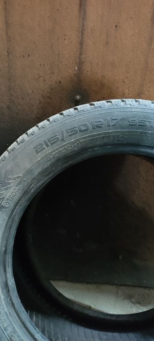 Продам зимние шипованные шины