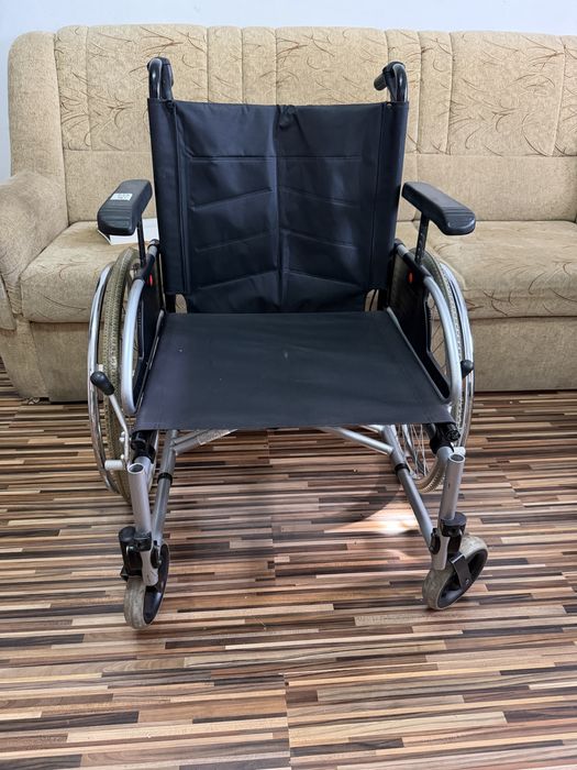 Scaun rulant 53 cm medical batrani handicap dizabilitati