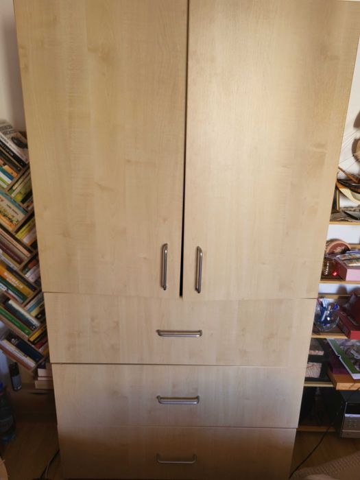 Dulap cu trei sertare