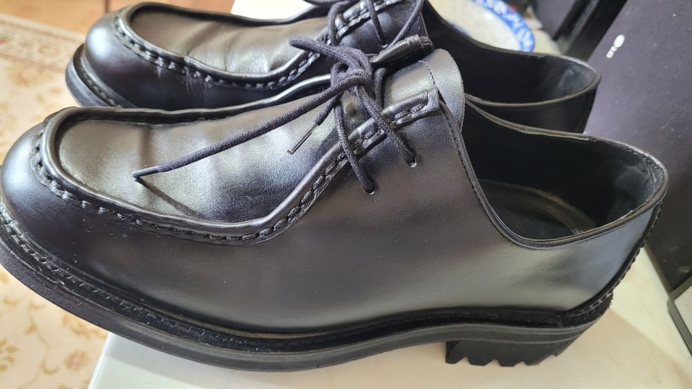 Pantofi din piele purtat o singura data