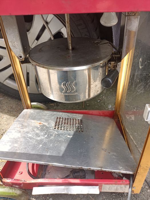 Mașină de făcut popcorn, profesională