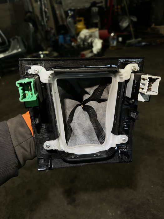 Маншон с лайсна и пепелник Honda Accord 7