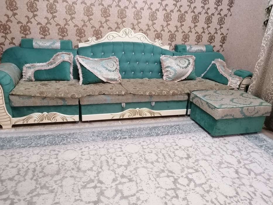 Спальный гарнитур диван стол книжка