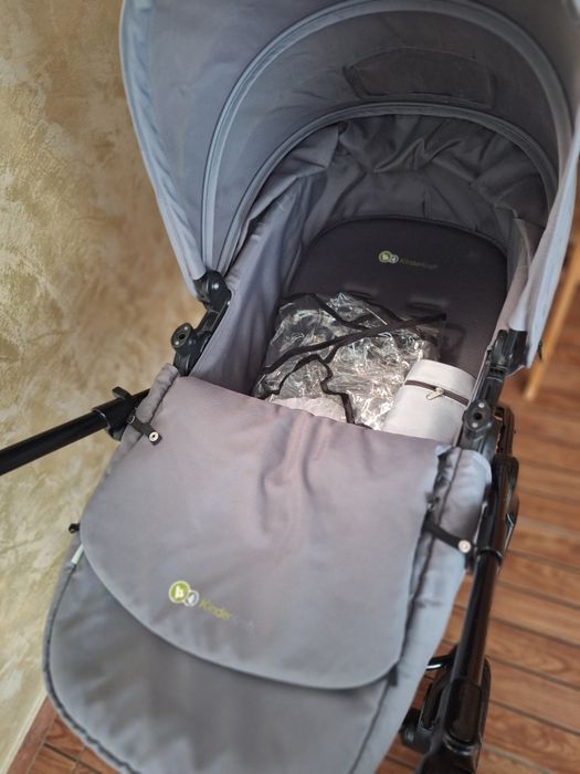 Vând cărucior 3 în 1 kindarcraft.