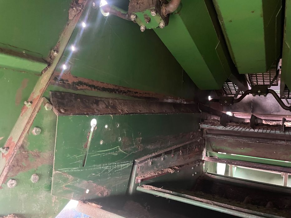 Dezmembrez Combină John Deere 330