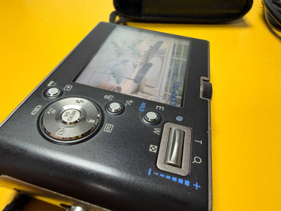 Фотоапарат Samsung NV3 7.2MP Digital Camera