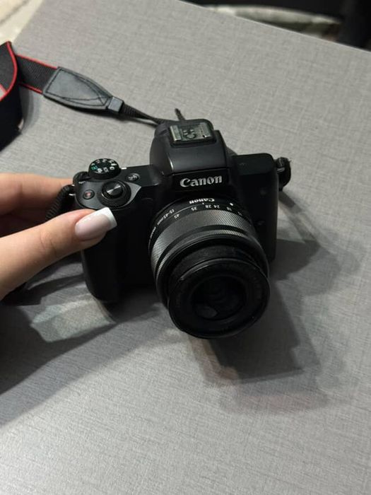 Продам камеру canon m50