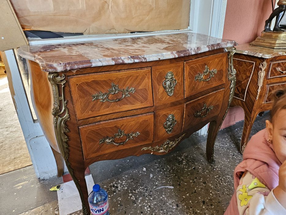 Седмичен Френски комод