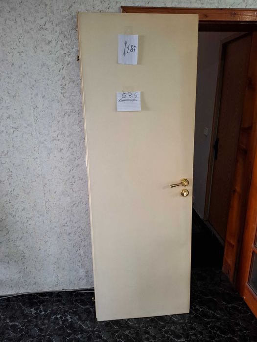 Вътрешна интериорна врата. ДЯСНА!