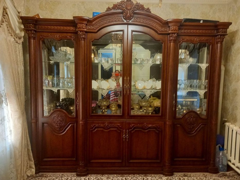 Stenka mebel sotiladi holati yahshi