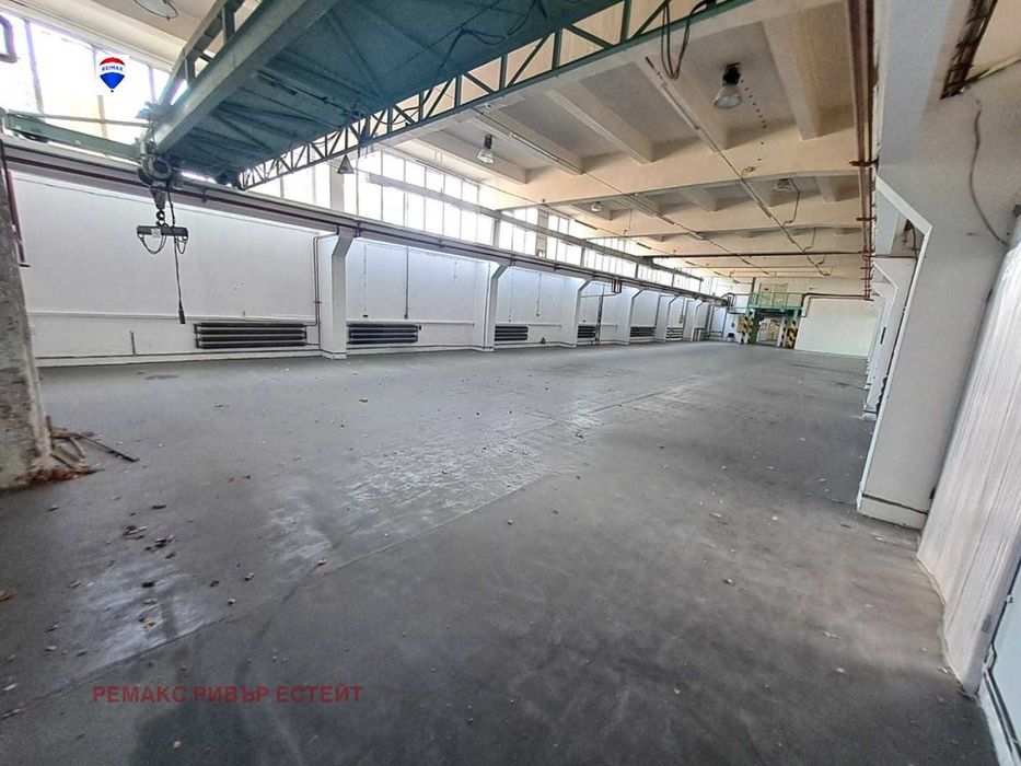 Производствено-административна сграда кв. Родина 1