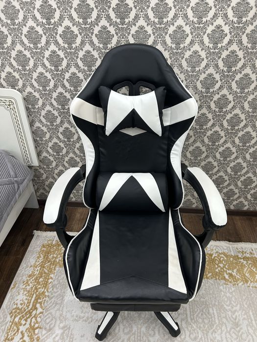 игровое кресло.