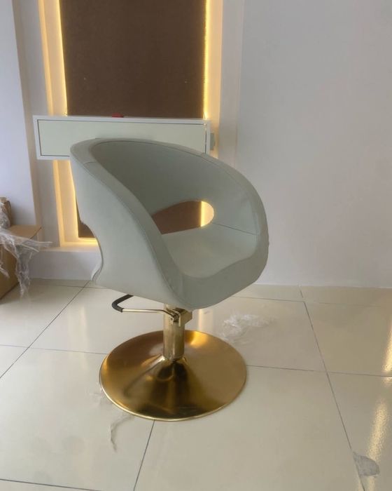Професионален фризьорски стол