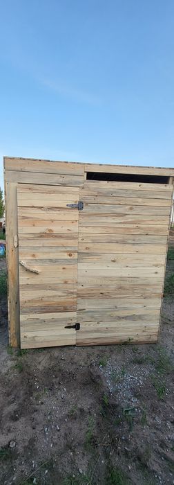 Уличный тулает и душ.