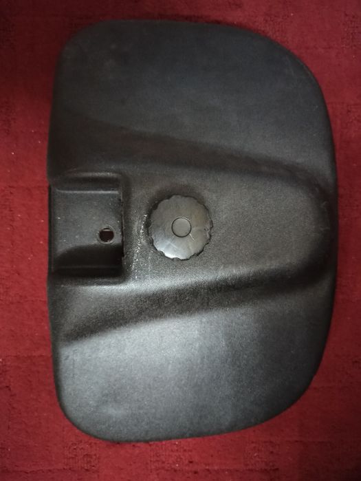 Продавам подлакътници и резервни части  за офис стол