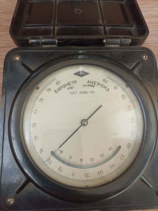 Барометр анероид