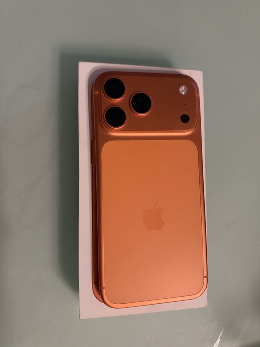 Iphone 17 pro max 512 gb cosmic orange в идеальном состоянии