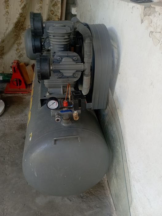 Канпрессор сотилади