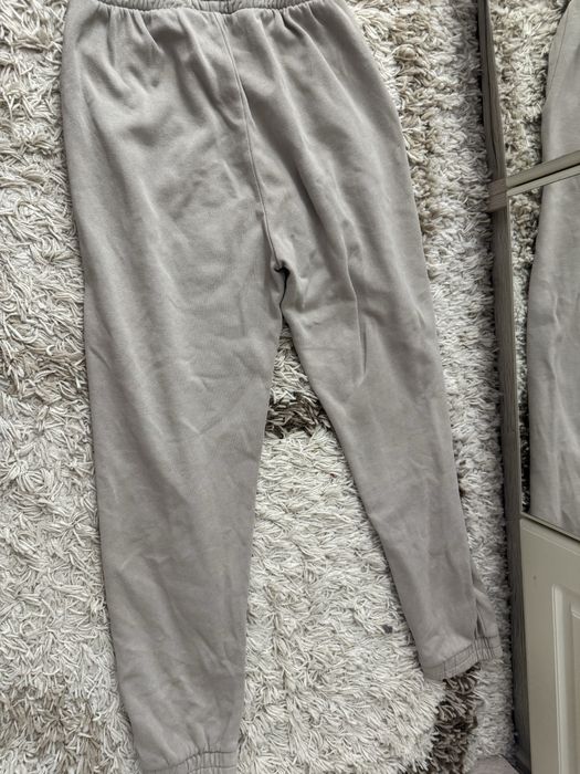 Използван бежов анцуг