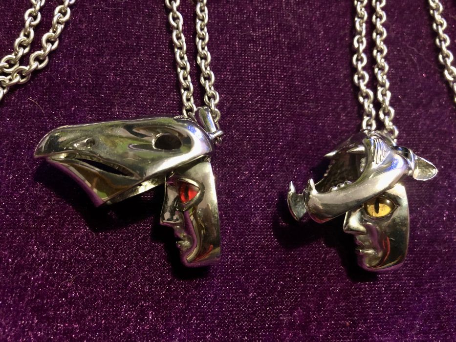 Simon Harrison медальон колие гарван