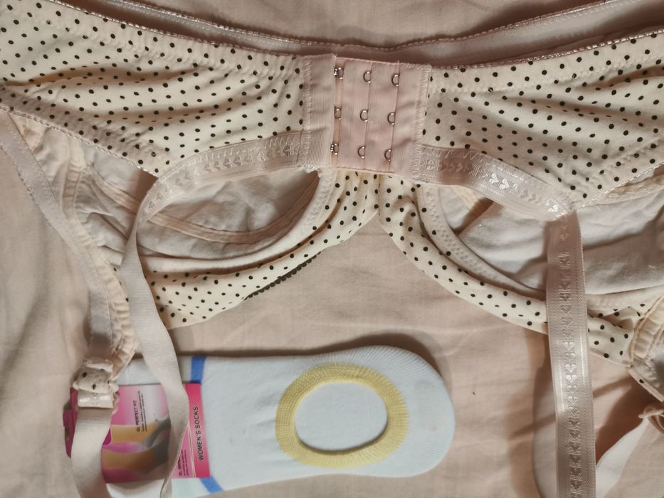 Подарявам сутиен за мами-кърмачки и нови чорапки