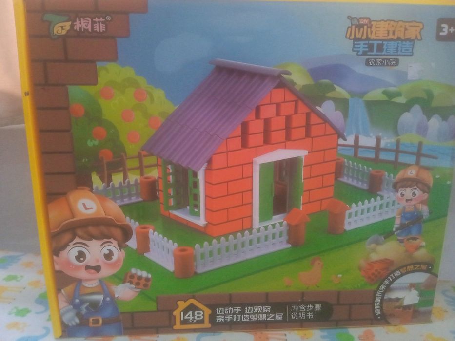 Продам конструктор дом из кирпичей