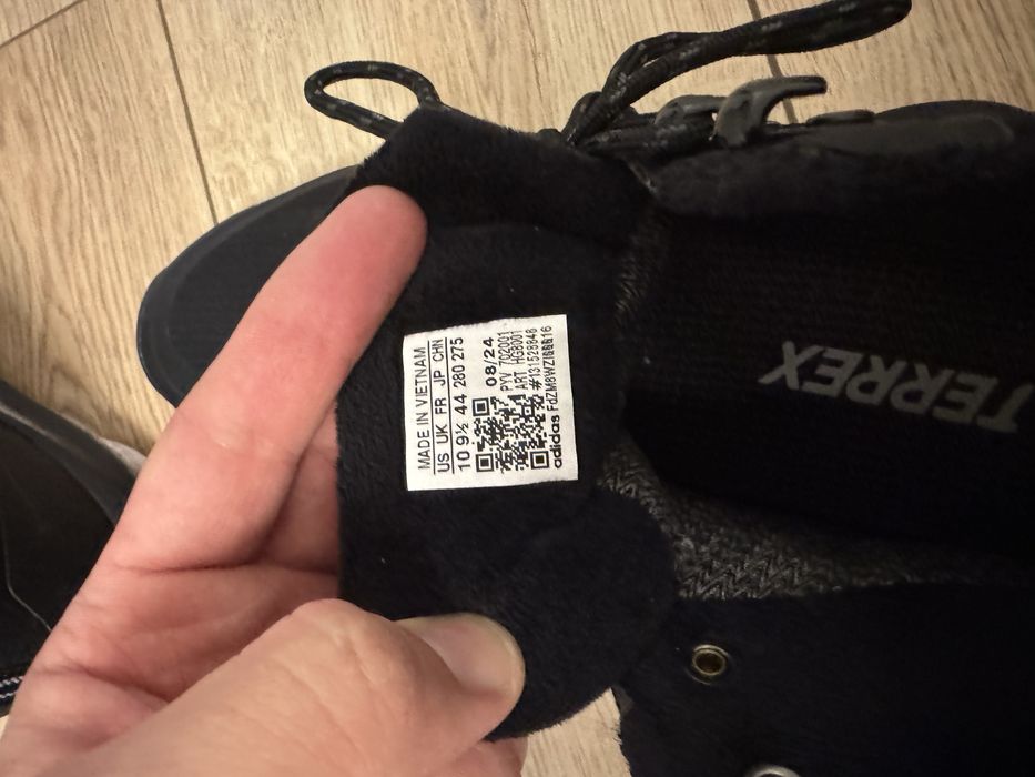 Продам ботинки Adidas