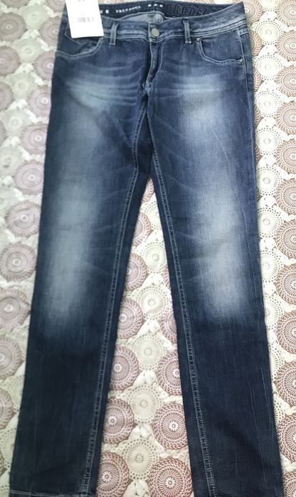 Продам новые джинсы