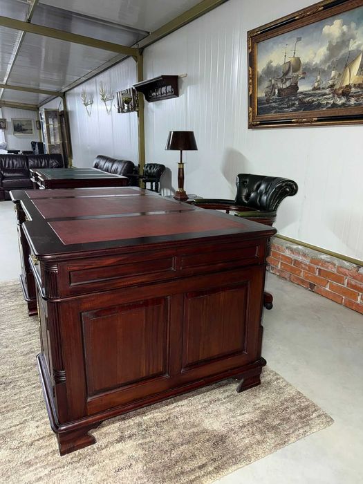 Класическо бюро Chesterfield