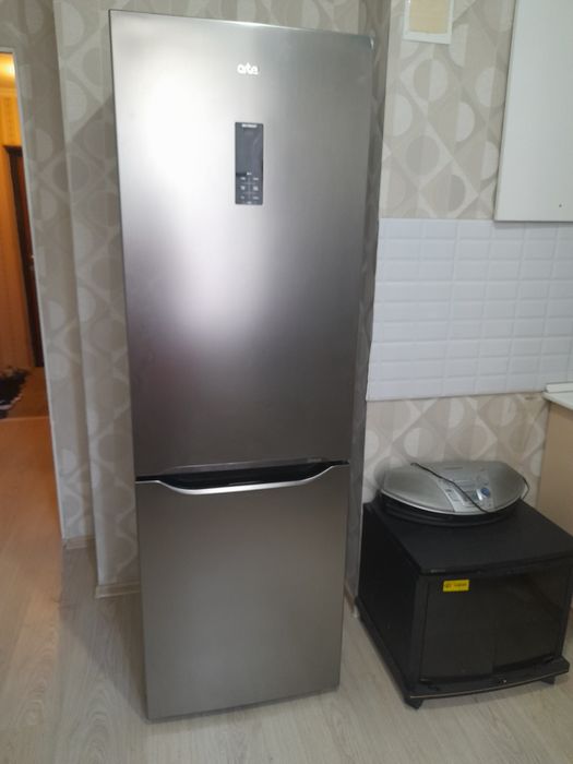 Продам холодильник ARTEL, 2-камерный б/у