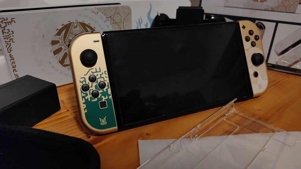 Nintendo Switch OLED ediția specială Breath of the wild modat la cutie + card 512 GB