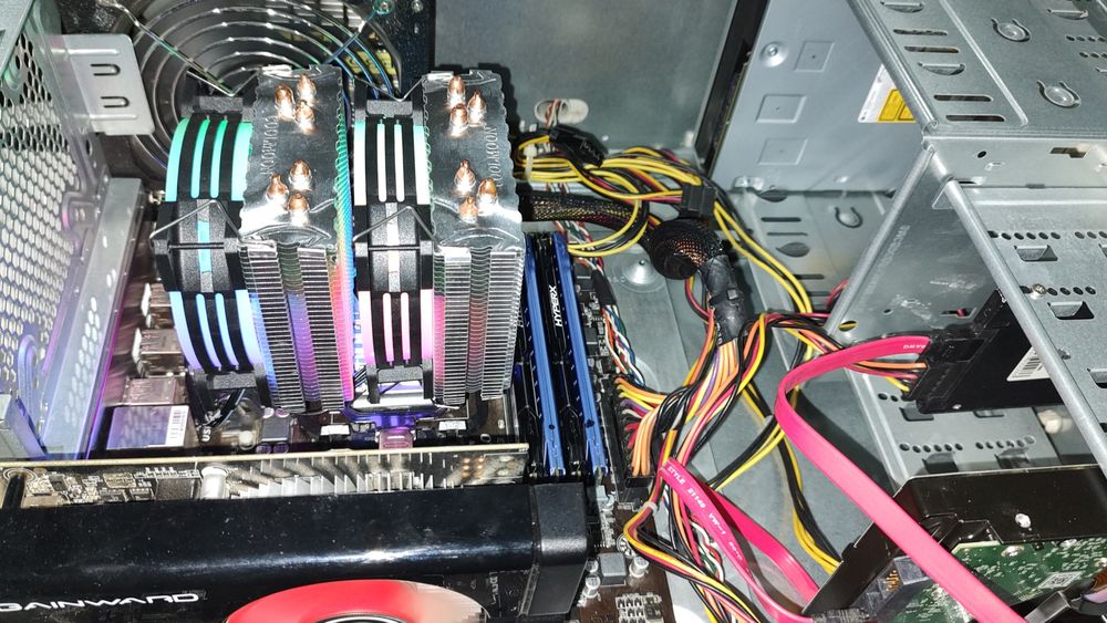 Компютър за лек и среден гейминг