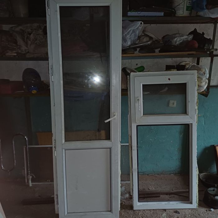 Продам балконную дверь и раму
