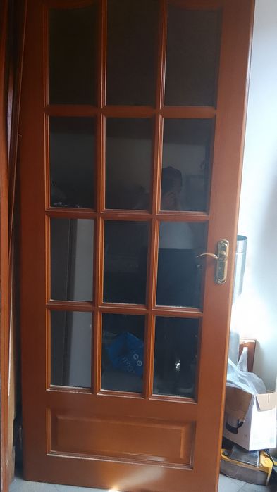 Есік сатылады.4 дана.Үш есік әйнек пен және бір есік әйнек сіз,