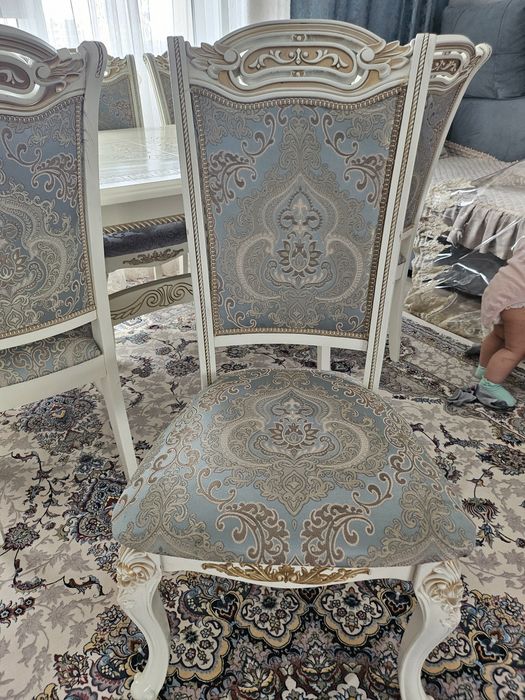 Стол и 6 стульев