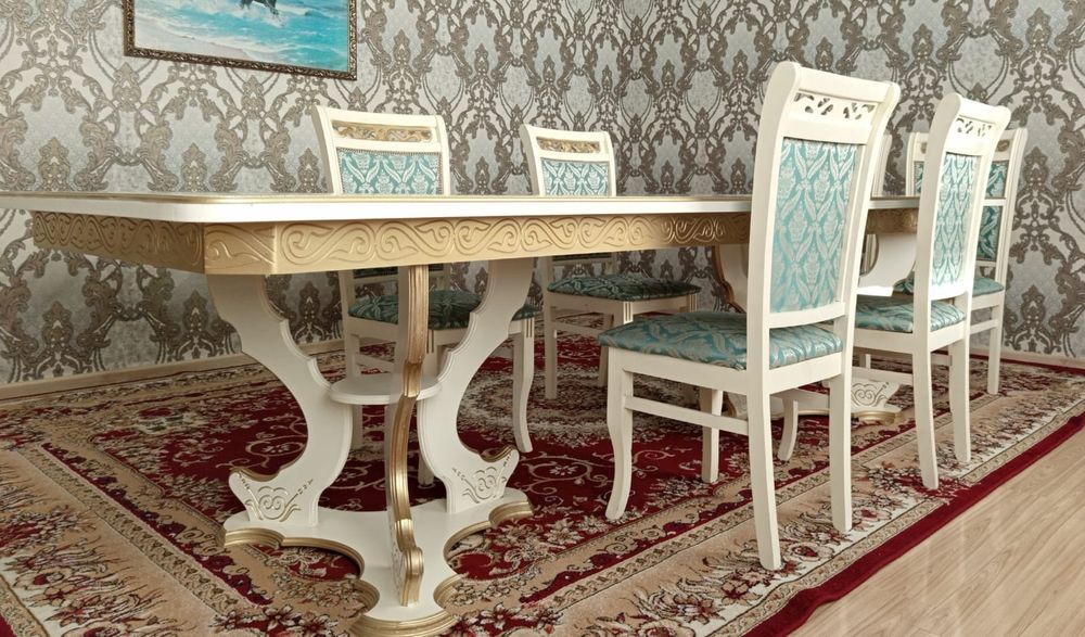 Стол со стульями