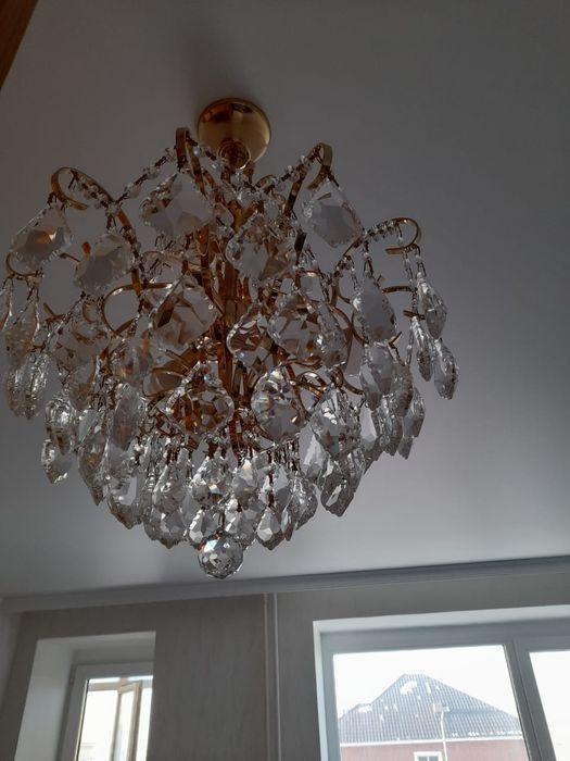 Срочно продам люстру