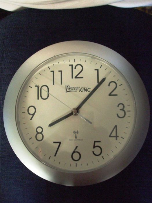 CEAS mare de perete cu  reglaj unda radio