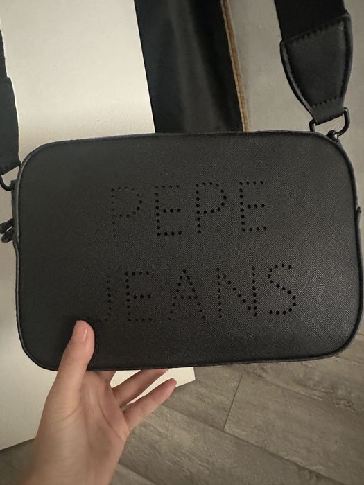 Дамска чанта Guess