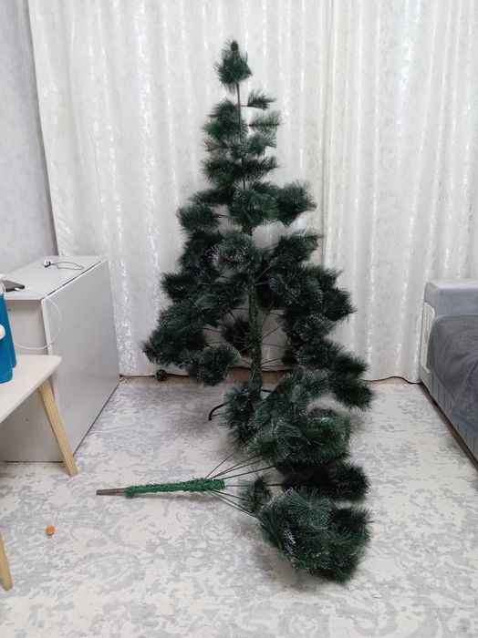 Ёлка искусственная