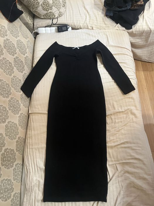 черна рокля по тялото