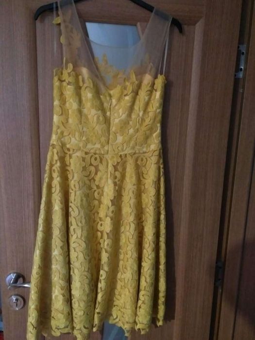 Rochie eleganta, galbena de dantela